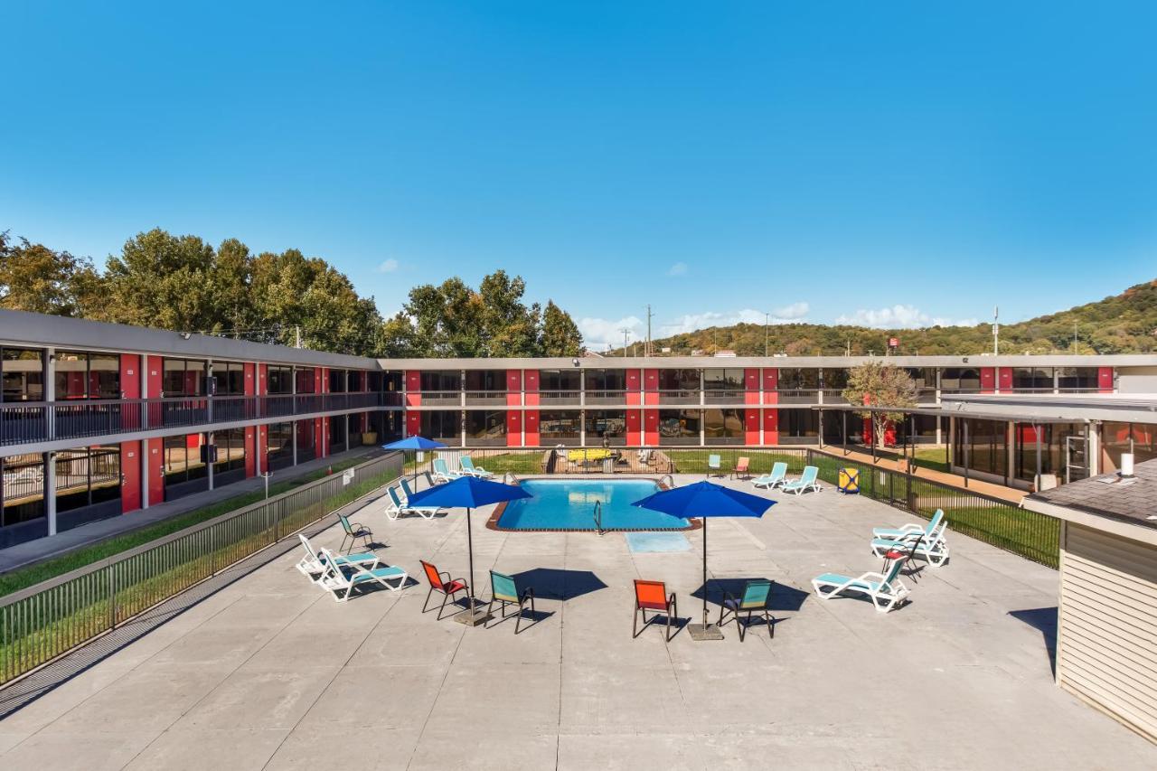 Econo Lodge Кейв-Сити Экстерьер фото