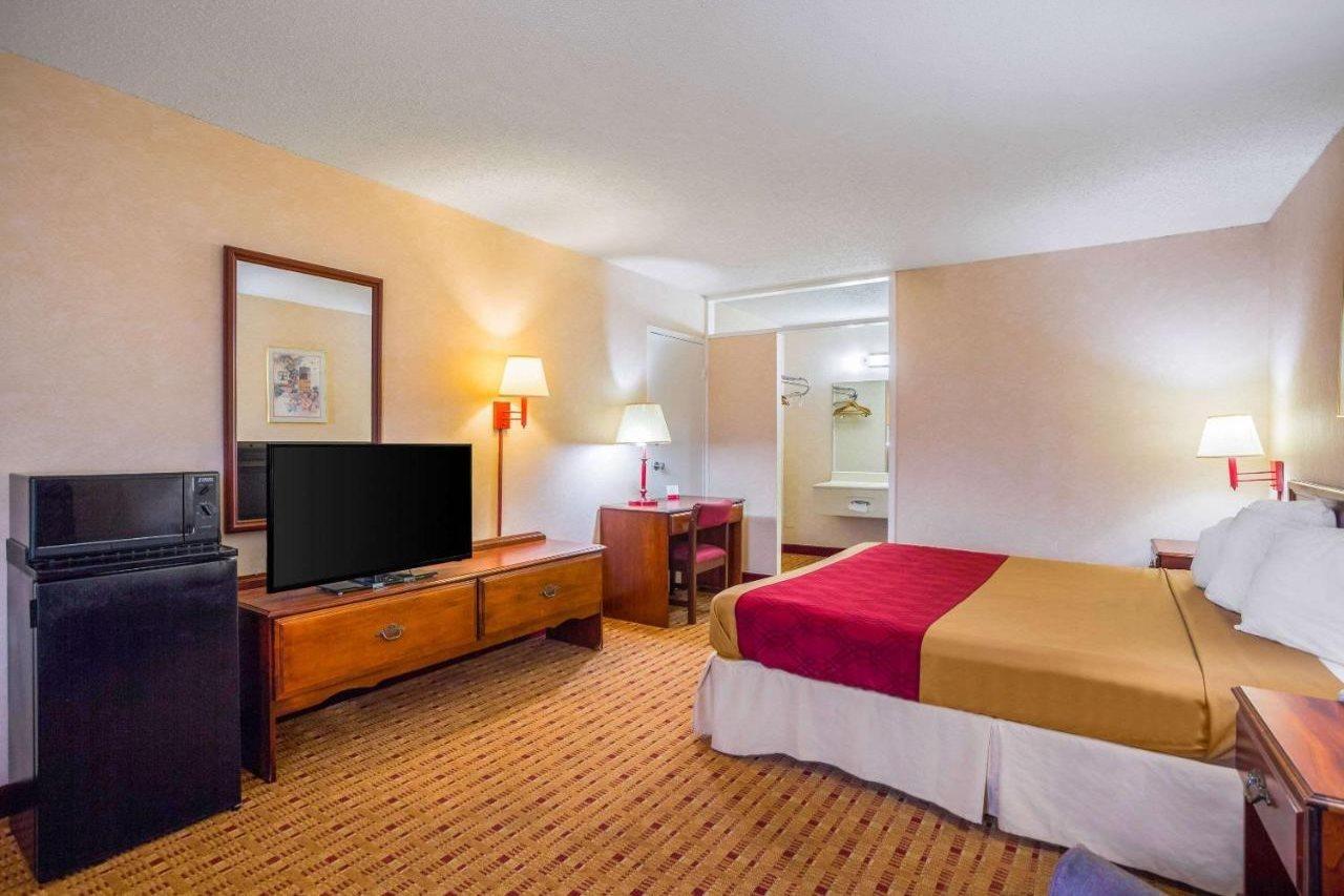 Econo Lodge Кейв-Сити Экстерьер фото