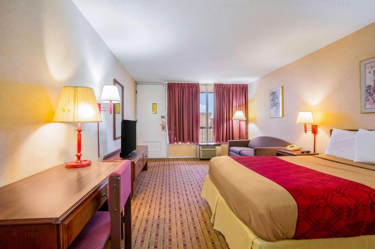 Econo Lodge Кейв-Сити Экстерьер фото
