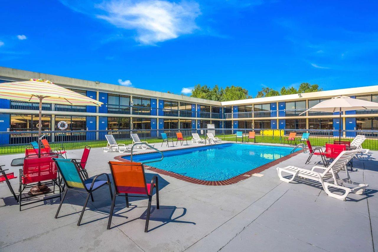Econo Lodge Кейв-Сити Экстерьер фото