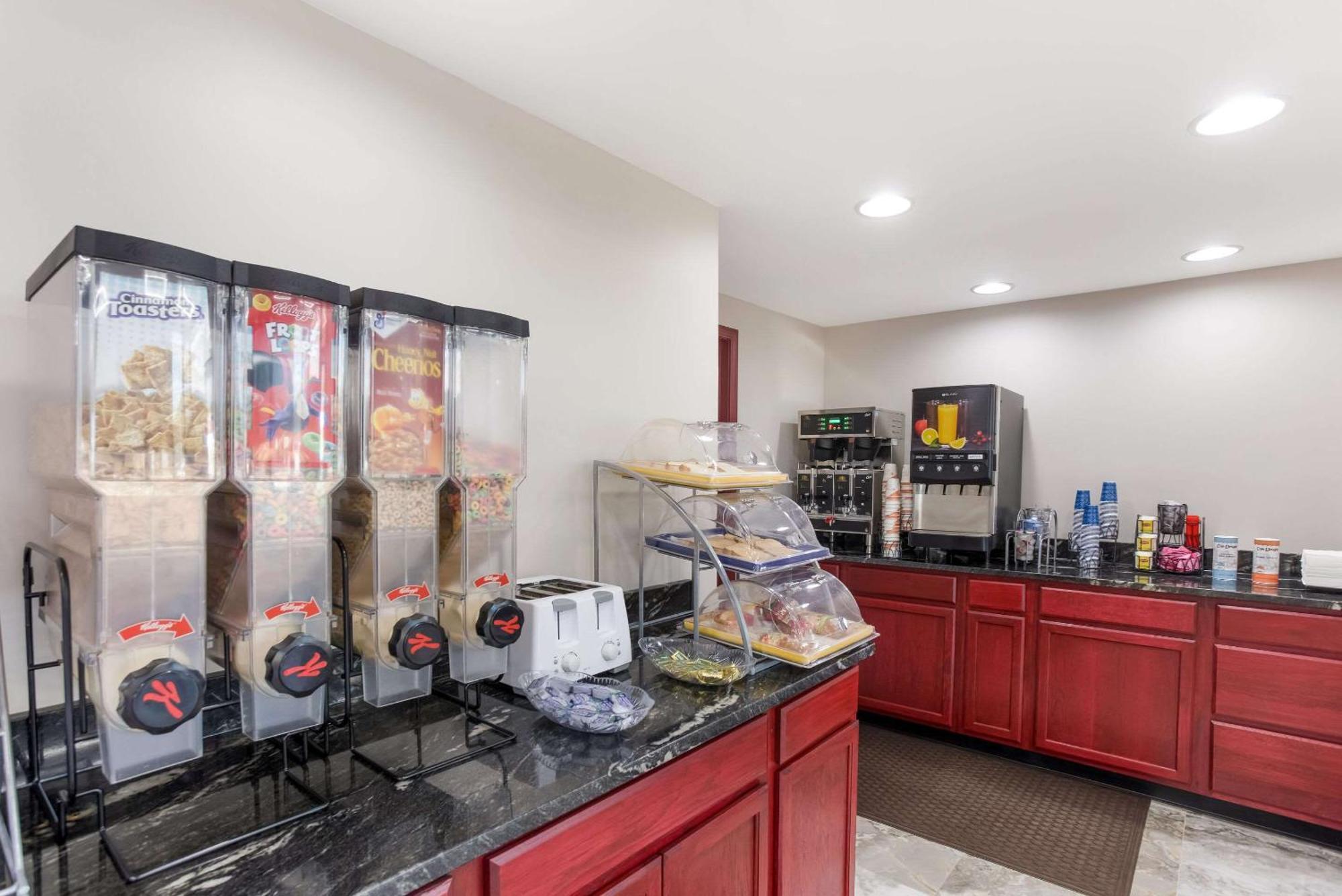 Econo Lodge Кейв-Сити Экстерьер фото