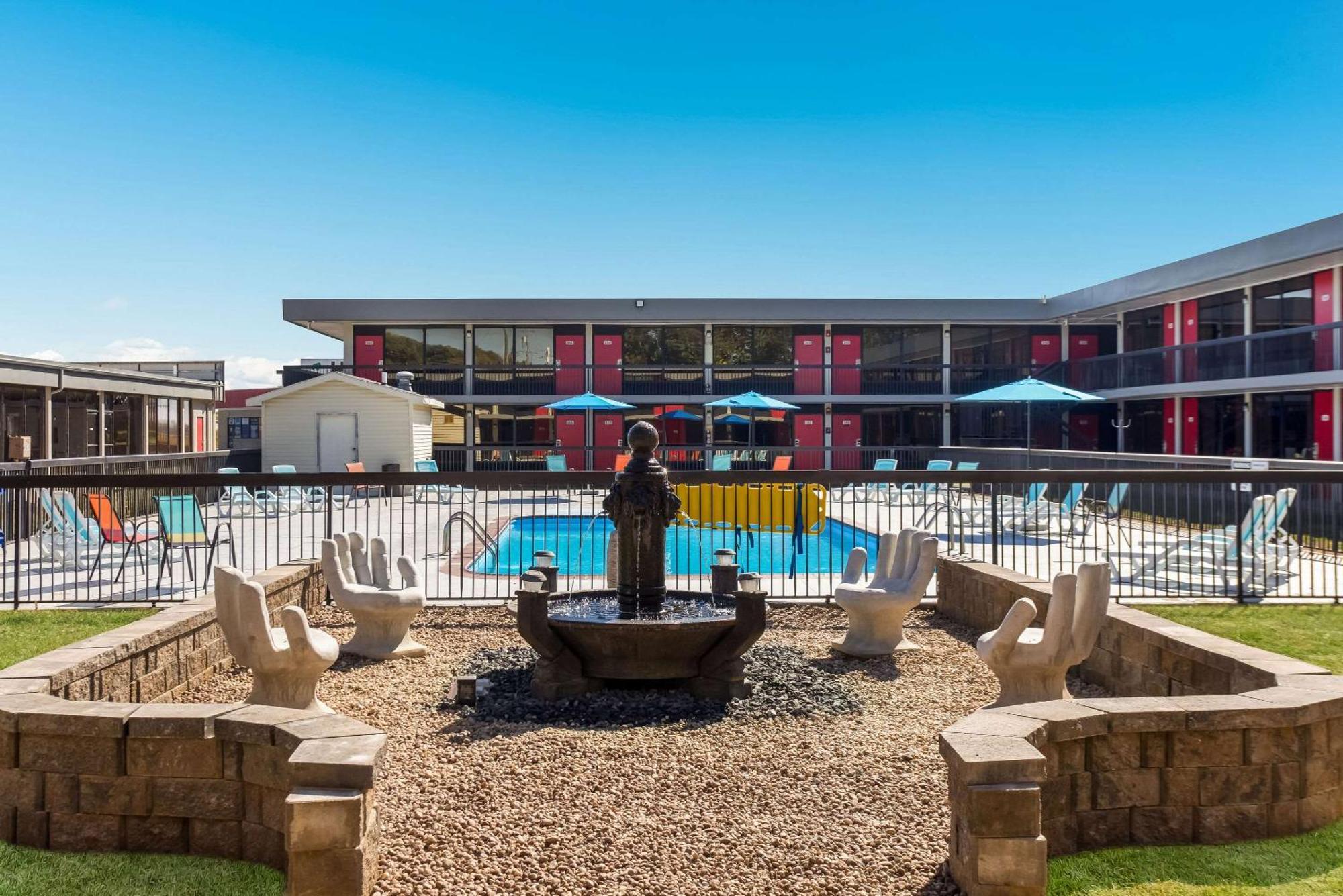 Econo Lodge Кейв-Сити Экстерьер фото
