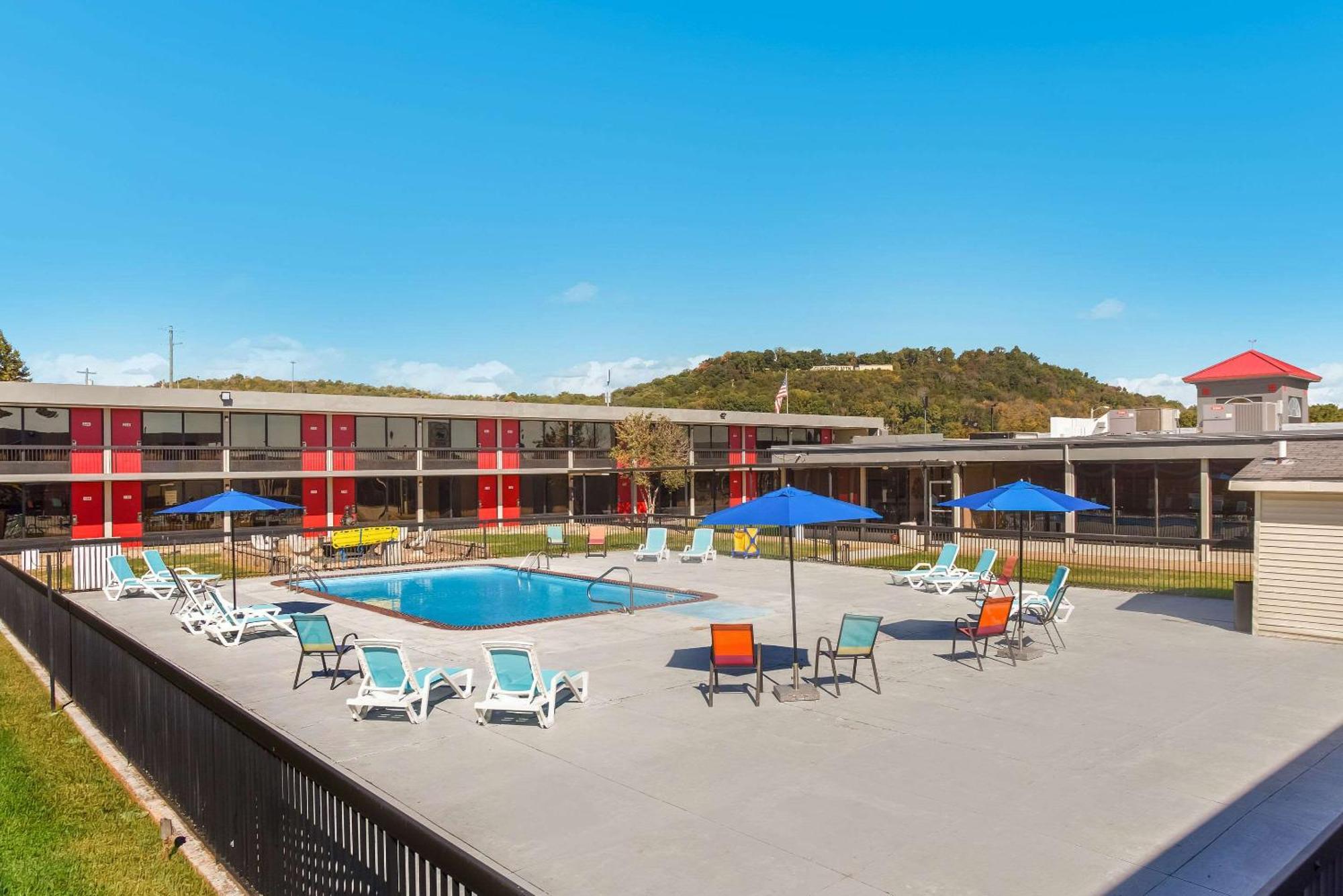 Econo Lodge Кейв-Сити Экстерьер фото