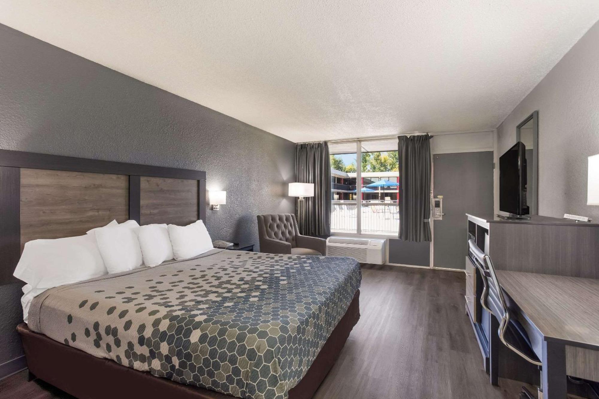 Econo Lodge Кейв-Сити Экстерьер фото
